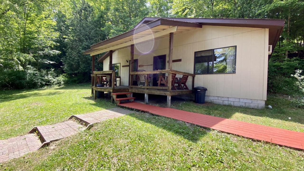 Betsie Riverside Resort Benzonia Exterior foto